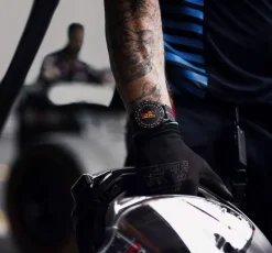 Shop TAG Heuer Connected Calibre E4 x Oracle Red Bull Racing Edition